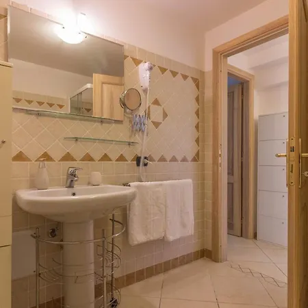 Pittulongu Comfy Apt - W/ Private Parking & Pool Apartmán Olbia