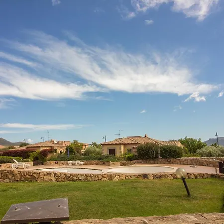 Appartamento Pittulongu Comfy Apt - W/ Private Parking & Pool Olbia